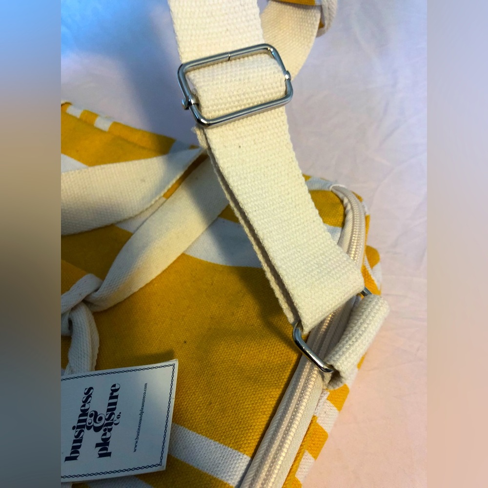 Mustard Insulated Picnic Basket - Picture 4 of 5